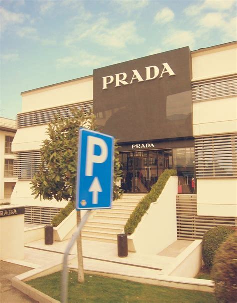 prada outlet firenze orari|outlet prada italia.